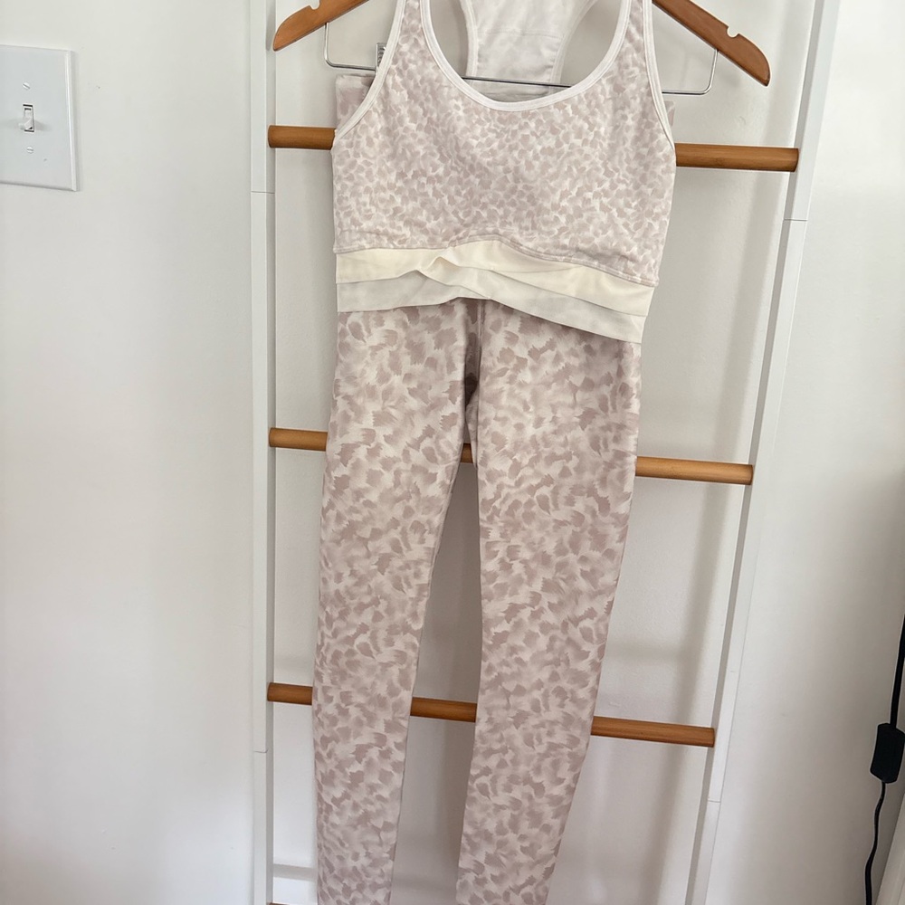 CALIA by Carrie Underwood White Beige Camo Patterned Sports Bra & Leggings Set